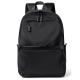 Sac à dos noir vu de face avec poches zippées et design épuré