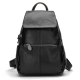 Vue frontale d’un sac à dos noir pour femme en cuir, élégant et pratique